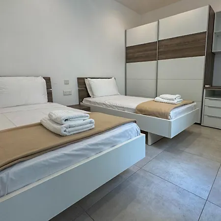 Appartement Three Bedroom With Countryside Views In *