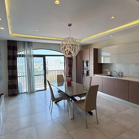Three Bedroom With Countryside Views In Appartement